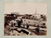 2 fotografie all'albumina che ritraggono il 'Palazzo Imperiale di Yildiz ? Moschea di Mamidi' e 'Palazzo Imperiale di Yildiz Rivista del Salamlik'.