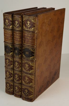  Winckelmann Johann Joachim : Storia delle Arti del disegno presso gli antichi [...] Tradotta dal tedesco e in questa edizione corretta e aumentata dall'Abate Carlo Fea. Tomo Primo (-Terzo). Arte  Carlo Fea  (Pigna, 1753 - Roma, 1836)  - Auction Books & Graphics - Libreria Antiquaria Gonnelli - Casa d'Aste - Gonnelli Casa d'Aste