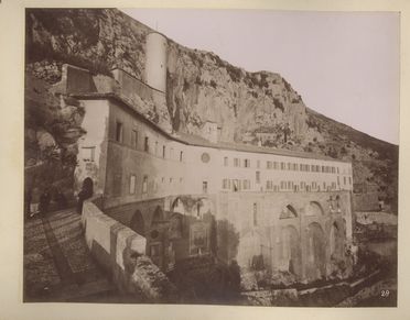 Album che raccoglie 29 fotografie all'albumina di Subiaco e del monastero di San Benedetto.  - Asta Libri & Grafica - Libreria Antiquaria Gonnelli - Casa d'Aste - Gonnelli Casa d'Aste
