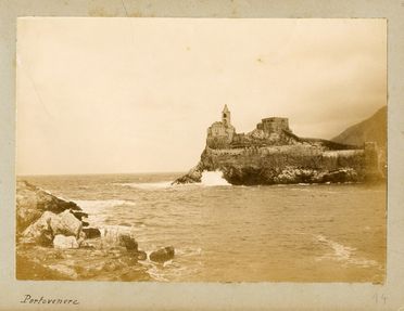 Album che raccoglie 24 fotografie all'albumina di La Spezia e delle navi nel suo Golfo, di Napoli e di Stia (Arezzo).  - Asta Grafica & Libri - Libreria Antiquaria Gonnelli - Casa d'Aste - Gonnelli Casa d'Aste