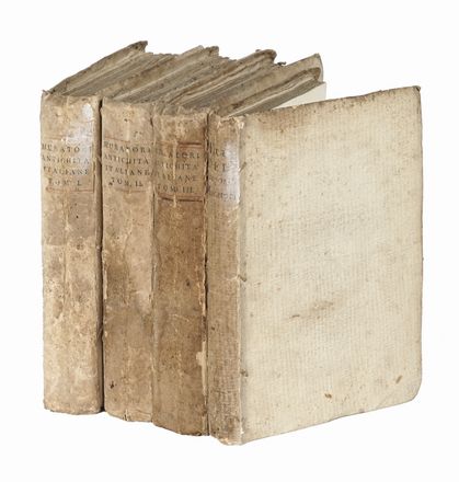 Muratori Lodovico Antonio : Dissertazioni sopra le antichità italiane già composte e pubblicate in latino [...] poscia compendiate e trasportate nell'italiana favella. Opera postuma data in luce dal proposto Gian-Francesco Soli Muratori [...]. Tomo Primo (-Terzo).  Gian Francesco Soli Muratori, Gaetano Cenni  - Asta Grafica & Libri - Libreria Antiquaria Gonnelli - Casa d'Aste - Gonnelli Casa d'Aste