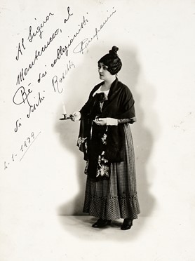 Raccolta di 54 fotografie di cantanti liriche con dediche e firme autografe.  - Asta Libri, autografi e manoscritti - Libreria Antiquaria Gonnelli - Casa d'Aste - Gonnelli Casa d'Aste