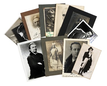 Raccolta di 76 fotografie e fotocartoline di cantanti lirici con dediche e firme autografe. Musica, Musica, Teatro, Spettacolo  - Auction Books, autographs & manuscripts - Libreria Antiquaria Gonnelli - Casa d'Aste - Gonnelli Casa d'Aste