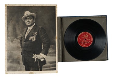  Caruso Enrico : Firma autografa su disco 'Giunto sul passo estremo' dal Mefistofele (Gramophone Concert Record C.G. 52347).  - Asta Libri, autografi e manoscritti - Libreria Antiquaria Gonnelli - Casa d'Aste - Gonnelli Casa d'Aste