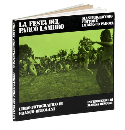  Ortolani Franco : La festa del Parco Lambro. Fotografia, Arte  Marisa Rusconi  - Auction Books, autographs & manuscripts - Libreria Antiquaria Gonnelli - Casa d'Aste - Gonnelli Casa d'Aste
