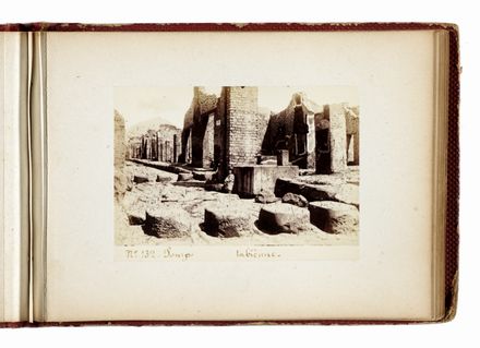  Michele Amodio  (Napoli,  - 1913) : Album 'Pompei', con 24 fotografie.  - Asta  [..]