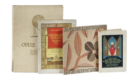 Lotto di 4 cataloghi della Mostra Internazionale delle Arti Decorative di Monza.  Guido Marangoni  - Asta Autografi e manoscritti, Futurismo, libri del Novecento e libri d'artista [Parte I] - Libreria Antiquaria Gonnelli - Casa d'Aste - Gonnelli Casa d'Aste