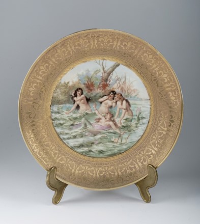  Manifattura Richard Ginori  (1896 - 2020) : Piatto decorato con sirene.  - Asta Arte Antica, Moderna e Contemporanea [parte I] - Libreria Antiquaria Gonnelli - Casa d'Aste - Gonnelli Casa d'Aste