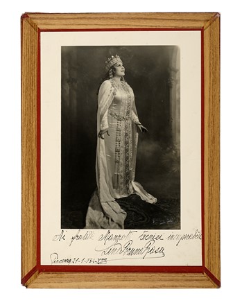 Raccolta di 5 fotografie di artisti realizzate dallo Studio Manzotti. Con dediche autografe. Storia, Storia, Diritto e Politica  - Auction Books, Autographs and Manuscripts - Libreria Antiquaria Gonnelli - Casa d'Aste - Gonnelli Casa d'Aste