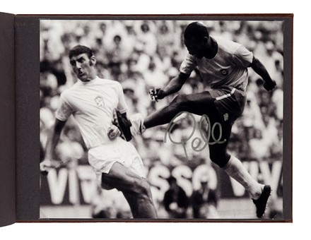 Importante raccolta di autografi di famosi personaggi del calcio. Feste - Folklore - Giochi - Sport  - Auction Books, Autographs and Manuscripts - Libreria Antiquaria Gonnelli - Casa d'Aste - Gonnelli Casa d'Aste