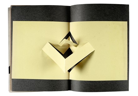  Munari Bruno [e altri] : Documenti d'arte d'oggi. Mac. 1958.  Pietro Manzoni, Enrico Baj  (Milano, 1924 - Vergiate, 2003), Giuseppe Capogrossi  (Roma, 1900 - 1972), Giovanni Monnet  - Asta Libri, autografi e manoscritti - Libreria Antiquaria Gonnelli - Casa d'Aste - Gonnelli Casa d'Aste