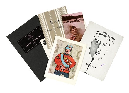  Enrico Baj  (Milano, 1924 - Vergiate, 2003) : Lotto composto di 26 tra inviti, fotografie, cartoline postali, manifesti, locandine, cataloghi illustrati e libri d'artista concernenti l'artista Enrico Baj.  Lucio Fontana  (Rosario, 1899 - Comabbio, 1968), Roberto Crippa  (Monza, 1921 - Bresso, 1972), Jorn Asger  (Vejrum (Danimarca), 1914 - Aarhus (Danimarca), 1973), Daniel Spoerri  (Galati, 1930)  - Auction Arte Antica, Moderna e Contemporanea [parte II] - Libreria Antiquaria Gonnelli - Casa d'Aste - Gonnelli Casa d'Aste
