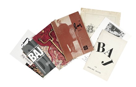  Enrico Baj  (Milano, 1924 - Vergiate, 2003) : Lotto composto di 26 tra inviti, fotografie, cartoline postali, manifesti, locandine, cataloghi illustrati e libri d'artista concernenti l'artista Enrico Baj.  Lucio Fontana  (Rosario, 1899 - Comabbio, 1968), Roberto Crippa  (Monza, 1921 - Bresso, 1972), Jorn Asger  (Vejrum (Danimarca), 1914 - Aarhus (Danimarca), 1973), Daniel Spoerri  (Galati, 1930)  - Auction Arte Antica, Moderna e Contemporanea [parte II] - Libreria Antiquaria Gonnelli - Casa d'Aste - Gonnelli Casa d'Aste