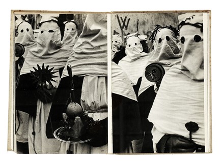  Sciascia Leonardo : Feste religiose in Sicilia. Fotografie di Fernando Scianna. Letteratura italiana, Fotografia, Antropologia, Letteratura, Arte, Economia, Sociologia  Fernando Scianna  - Auction Libri, Autografi e Manoscritti - Libreria Antiquaria Gonnelli - Casa d'Aste - Gonnelli Casa d'Aste