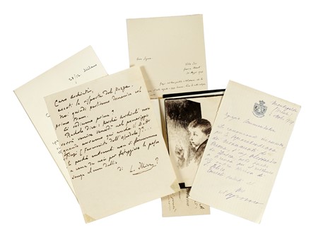Raccolta di 52 tra lettere, poesie, biglietti, cartoline, men�, biglietti da visita autografi e fotografie di letterati, scrittori, politici, pittori ecc. Storia, Storia, Diritto e Politica  - Auction Books, Autographs and Manuscripts - Libreria Antiquaria Gonnelli - Casa d'Aste - Gonnelli Casa d'Aste