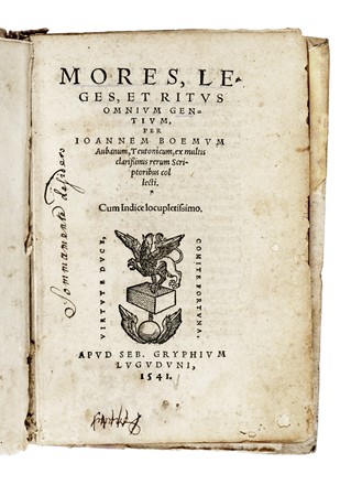  Boehme Johann : Mores, leges, et ritus omnium gentium... Geografia e viaggi  - Auction Libri, Autografi e Manoscritti - Libreria Antiquaria Gonnelli - Casa d'Aste - Gonnelli Casa d'Aste