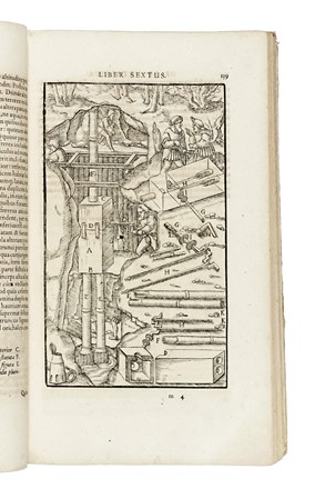  Agricola Georg : De re metallica Libri XII.... De animantibus subterraneis. Lib. I. De ortu & causis subterraneorum. Lib. V. De natura eorum quae effluunt ex terra... Ingegneria, Figurato, Scienze tecniche e matematiche, Collezionismo e Bibliografia  - Auction Books, Autographs and Manuscripts - Libreria Antiquaria Gonnelli - Casa d'Aste - Gonnelli Casa d'Aste
