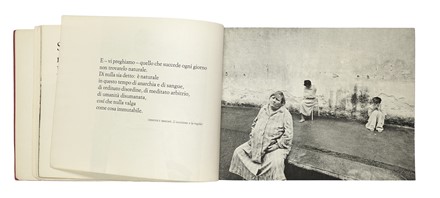  Basaglia Franco : Morire di classe. La condizione manicomiale Fotografata da Carla Cerati e Gianni Berengo Gardin. A cura di Franco Basaglia e Franca Basaglia Ongaro.  Carla Cerati, Gianni Berengo Gardin, Franca Basaglia Ongaro  - Asta Libri, autografi e manoscritti - Libreria Antiquaria Gonnelli - Casa d'Aste - Gonnelli Casa d'Aste