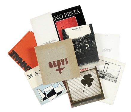  Munari Bruno [e altri] : Interessante raccolta di 9 cataloghi d'arte. Arte, Cataloghi di arte, Architettura, Fotografia  Tano Festa  (Roma, 1938 - 1988), Ugo La Pietra, Superstudio Group  (1966 - 1986), Joseph Beuys  (Krefeld, 1921 - D�sseldorf, 1986)  - Auction Books, Autographs and Manuscripts - Libreria Antiquaria Gonnelli - Casa d'Aste - Gonnelli Casa d'Aste