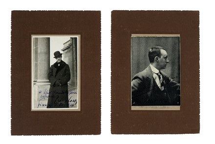 Raccolta di 29 fotografie e fotocartoline con firme e dediche autografe di personaggi del mondo dell'arte. Arte  - Auction Libri, Autografi e Manoscritti - Libreria Antiquaria Gonnelli - Casa d'Aste - Gonnelli Casa d'Aste