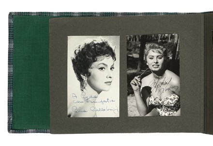 Album di fotografie, fotocartoline di attrici e attori, molte autografate. Cinema, Musica, Teatro, Spettacolo  - Auction Libri, Autografi e Manoscritti - Libreria Antiquaria Gonnelli - Casa d'Aste - Gonnelli Casa d'Aste