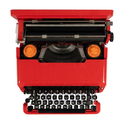  Ettore Sottsass  (Innsbruck, 1917 - Milano, 2007) : Macchina da scrivere Valentine per Olivetti.  - Asta Arte Antica, Moderna e Contemporanea [parte II] - Libreria Antiquaria Gonnelli - Casa d'Aste - Gonnelli Casa d'Aste