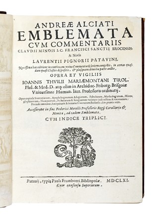  Alciati Andrea : Emblemata cum commentariis Claudii Minois I.C. Francisci Sanctii Brocensis, & notis Laurentii Pignorii...  Claude Mignault  ( - 1606), Lorenzo Pignoria, Francisco Sanchez de las Brozas  (1523 - 1600), Jacopo Ruffoni  - Asta Libri, Autografi e Manoscritti - Libreria Antiquaria Gonnelli - Casa d'Aste - Gonnelli Casa d'Aste