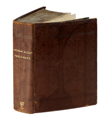  Alciati Andrea : Emblemata cum commentariis Claudii Minois I.C. Francisci Sanctii Brocensis, & notis Laurentii Pignorii...  Claude Mignault  ( - 1606), Lorenzo Pignoria, Francisco Sanchez de las Brozas  (1523 - 1600), Jacopo Ruffoni  - Asta Libri, Autografi e Manoscritti - Libreria Antiquaria Gonnelli - Casa d'Aste - Gonnelli Casa d'Aste