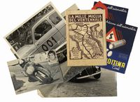 Raccolta di circa 40 fotografie relative alla competizione automobilistica 'Mille miglia' (con brochure pubblicitaria) e 'Coppa Toscana'.