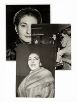 3 ritratti fotografici della celebre soprano, uno con firma autografa di Giuseppe Di Stefano.