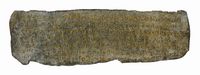 Lamina in piombo con iscrizione di 7 righe in latino medievale relativa al 