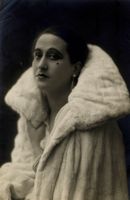 Ritratto dell'attrice Lola Braccini in pelliccia. Fotografia.