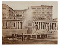 Roma. Fontana in Piazza San Pietro e Palazzo Vaticano.