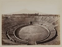 Lotto di due fotografie di Pompei su un unico supporto.