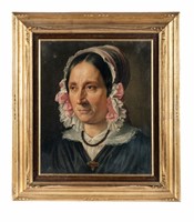 Ritratto di anziana con pizzo e fiocchi rosa.