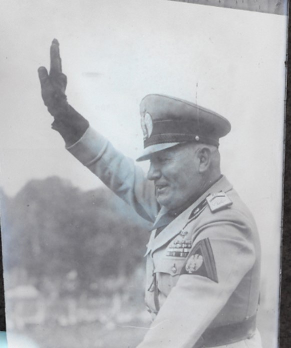 Negativi originali di Benito Mussolini su vetro realizzati dal fotografo Mario Agosto.