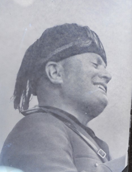 Negativi originali di Benito Mussolini su vetro realizzati dal fotografo Mario Agosto.
