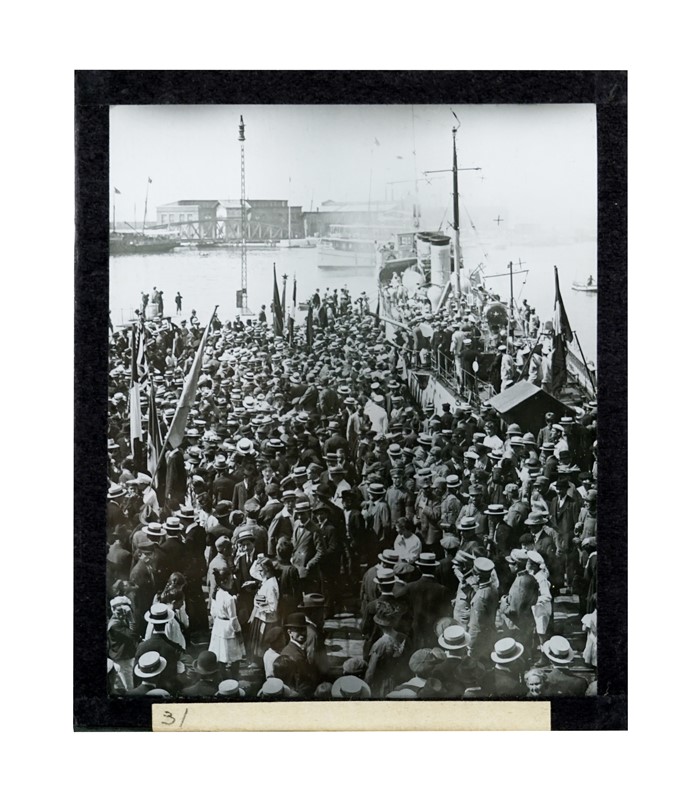 74 lastre in vetro relative all'occupazione della città di Fiume.