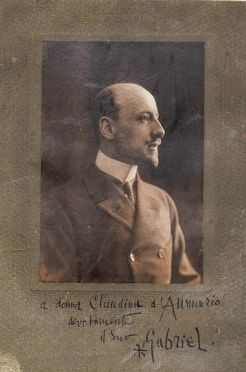  Gabriele D'Annunzio  (1863 - 1938) : Ritratto fotografico con dedica autografa.  - Asta Libri, Manoscritti e Autografi - Libreria Antiquaria Gonnelli - Casa d'Aste - Gonnelli Casa d'Aste