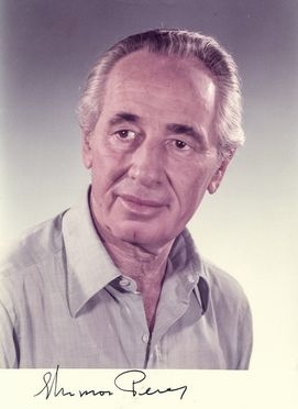  Shimon Peres : Ritratto fotografico con firma autografa.  - Auction Books, Manuscripts & Autographs - Libreria Antiquaria Gonnelli - Casa d'Aste - Gonnelli Casa d'Aste