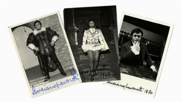  Pavarotti Luciano : Raccolta di 5 fotografie in b/n autografate di Luciano Pavarotti in abiti di scena.  - Asta Libri, autografi e manoscritti - Libreria Antiquaria Gonnelli - Casa d'Aste - Gonnelli Casa d'Aste