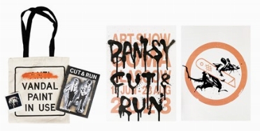  Banksy  (Bristol, 1974) : Merchandising dalla mostra Cut&Run: catalogo della mostra, polaroid, 2 manifesti e borsa Vandal Paint in Use.  - Asta Arte Antica, Moderna e Contemporanea [Parte II] - Libreria Antiquaria Gonnelli - Casa d'Aste - Gonnelli Casa d'Aste