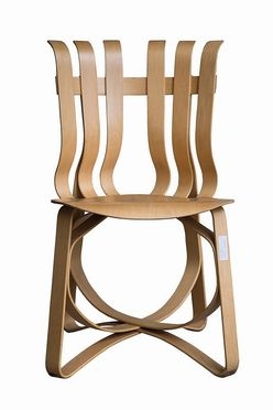 Sedia di design in legno chiaro con fasce nello schienale.  - Asta Design, Grafica - Libreria Antiquaria Gonnelli - Casa d'Aste - Gonnelli Casa d'Aste
