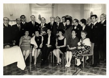  Callas Maria : Fotografia di gruppo al Concorso Ciaikowski di Mosca.  - Asta Libri & Grafica - Libreria Antiquaria Gonnelli - Casa d'Aste - Gonnelli Casa d'Aste