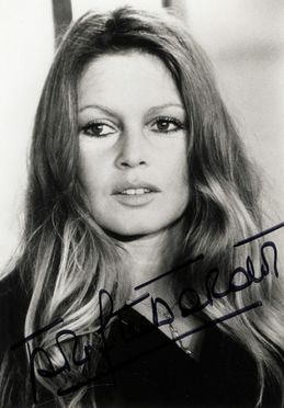  Brigitte Bardot : Firma autografa su fotografia in bianco e nero che ritrae l'attrice.  - Asta Libri & Grafica - Libreria Antiquaria Gonnelli - Casa d'Aste - Gonnelli Casa d'Aste