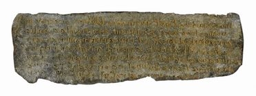Lamina in piombo con iscrizione di 7 righe in latino medievale relativa al 