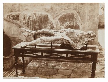  Giorgio Sommer  (Francoforte sul Meno, 1834 - Napoli, 1914) : Pompei. Calco di uomo.  - Auction Fotografie storiche - Libreria Antiquaria Gonnelli - Casa d'Aste - Gonnelli Casa d'Aste