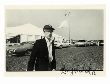  Warhol Andy : Cartolina fotografica con doppia firma autografa.  - Asta Libri, autografi e manoscritti - Libreria Antiquaria Gonnelli - Casa d'Aste - Gonnelli Casa d'Aste