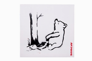  Banksy  (Bristol, 1974) : Dismaland. Winnie the Pooh.  - Asta Arte Antica, Moderna e Contemporanea - PARTE II - Libreria Antiquaria Gonnelli - Casa d'Aste - Gonnelli Casa d'Aste